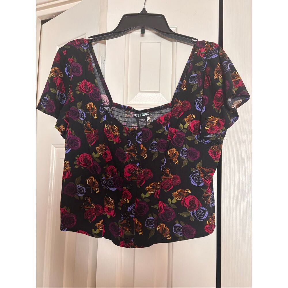 Hot Topic Rose Print Crop Top